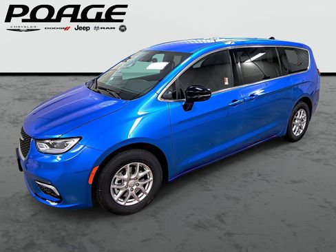 New 2026 Chrysler Pacifica Select image 1