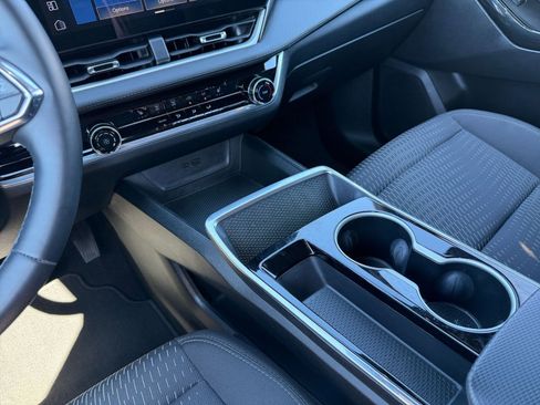 Used 2025 Chevrolet Equinox LT image 40