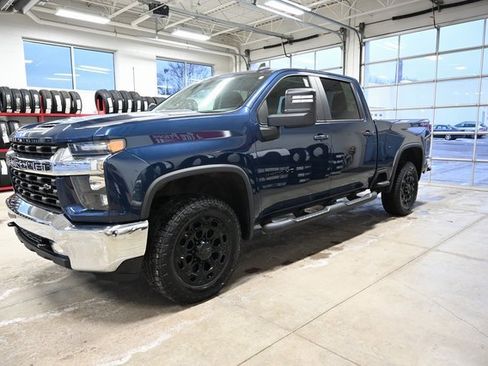 Used 2022 Chevrolet Silverado 2500 LT w/ Convenience Package image 9