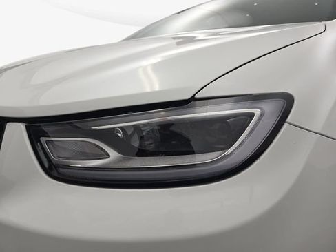 Used 2021 Chrysler Pacifica Limited w/ Uconnect Theater Family Group FWD image 32