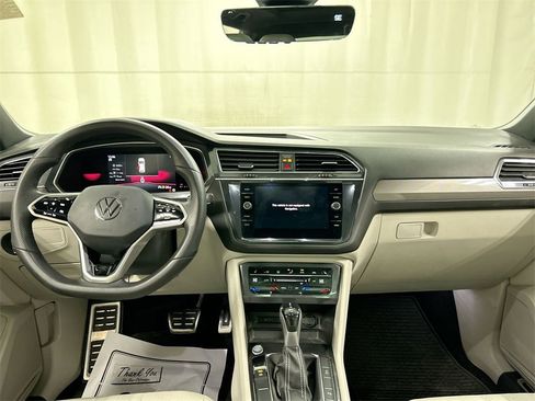 Used 2022 Volkswagen Tiguan SE R-Line image 25