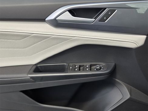 New 2025 Volkswagen Taos SEL image 14
