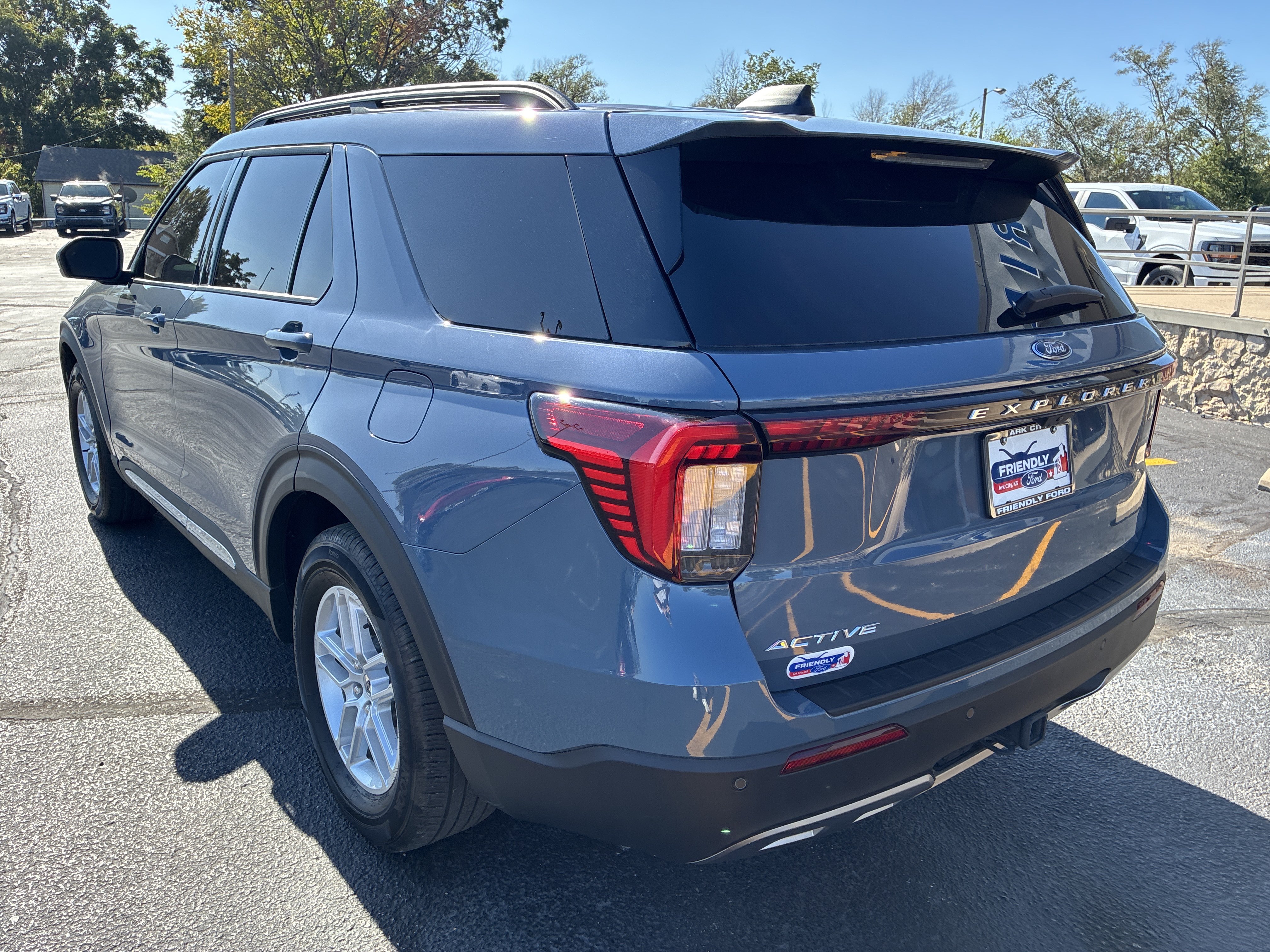 Used 2025 Ford Explorer Active w/ Active Comfort Package RWD image 6