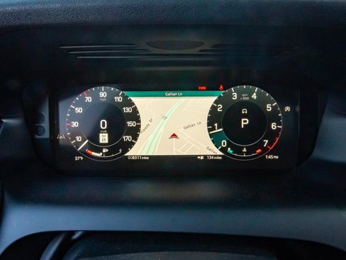 Used 2025 Land Rover Discovery Sport S image 9