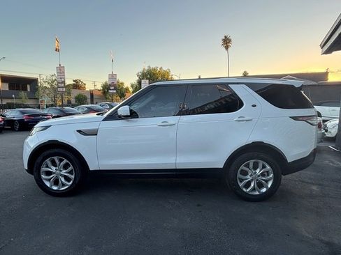 Used 2017 Land Rover Discovery SE image 10