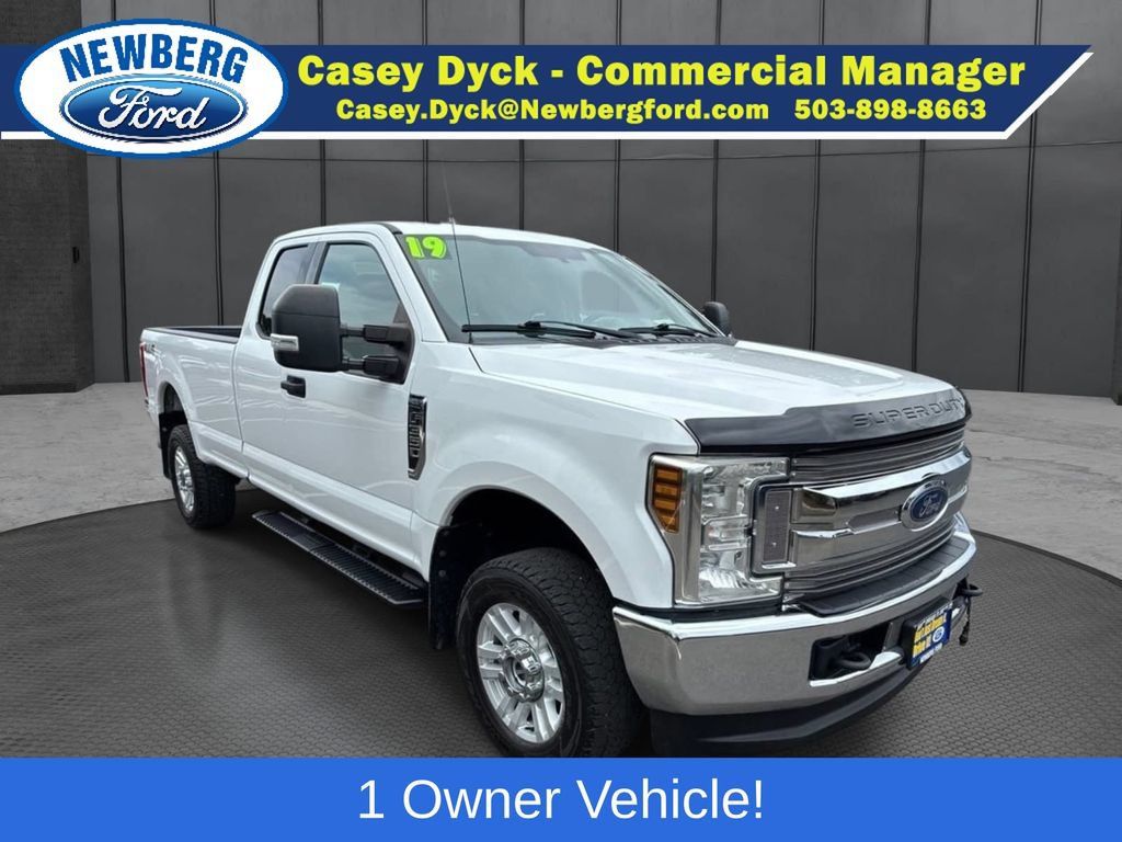 Used 2019 Ford F350 XLT w/ Camper Package AWD/4WD image 3