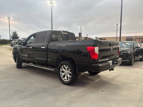 Used 2017 Nissan Titan SV RWD image 7