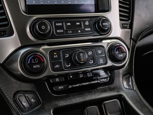 Used 2018 Chevrolet Suburban LT image 25