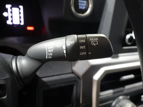 Used 2025 Toyota 4Runner SR5 AWD/4WD image 38