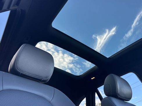 Used 2019 Mercedes-Benz GLC 300 4MATIC image 17