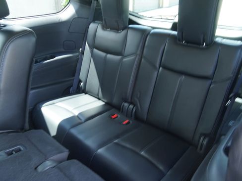 Used 2017 Nissan Pathfinder SL image 11