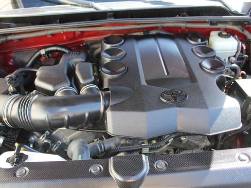 Used 2020 Toyota 4Runner TRD Off-Road w/ Phone Cable & Charge Package image 10