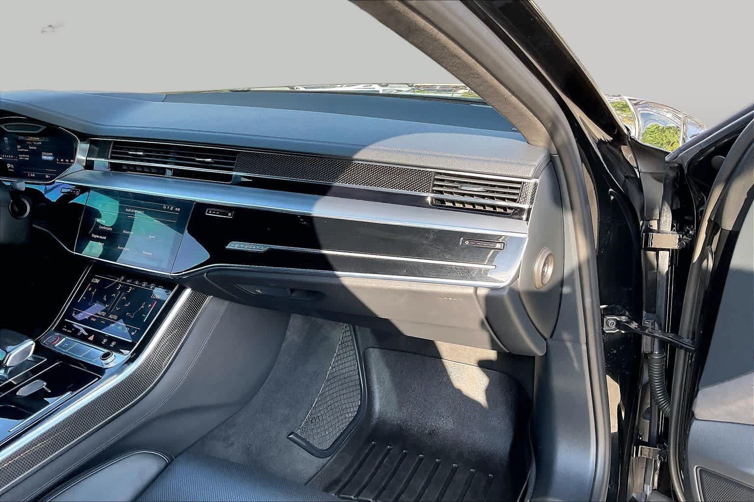Used 2020 Audi S8 L w/ S8 Executive Package AWD/4WD image 19