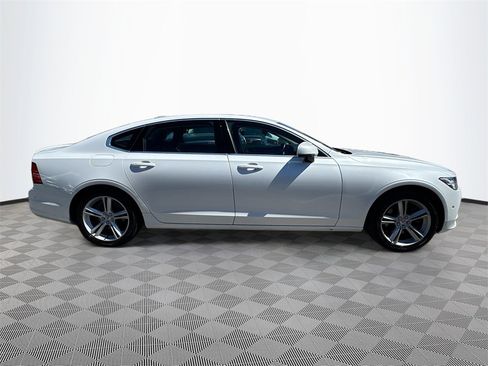 Used 2018 Volvo S90 T5 Momentum w/ Convenience Package image 5