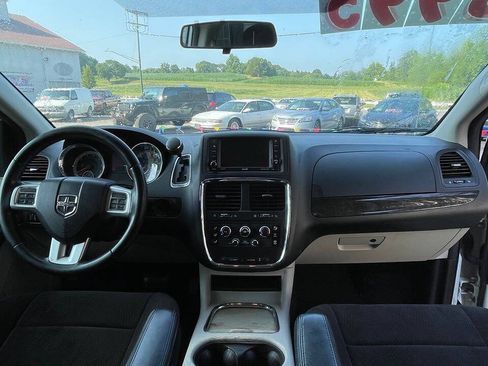Used 2013 Dodge Grand Caravan SXT w/ Rear Park Assist Pkg FWD image 9