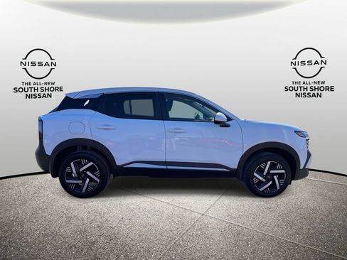Certified 2025 Nissan Kicks SV FWD image 5