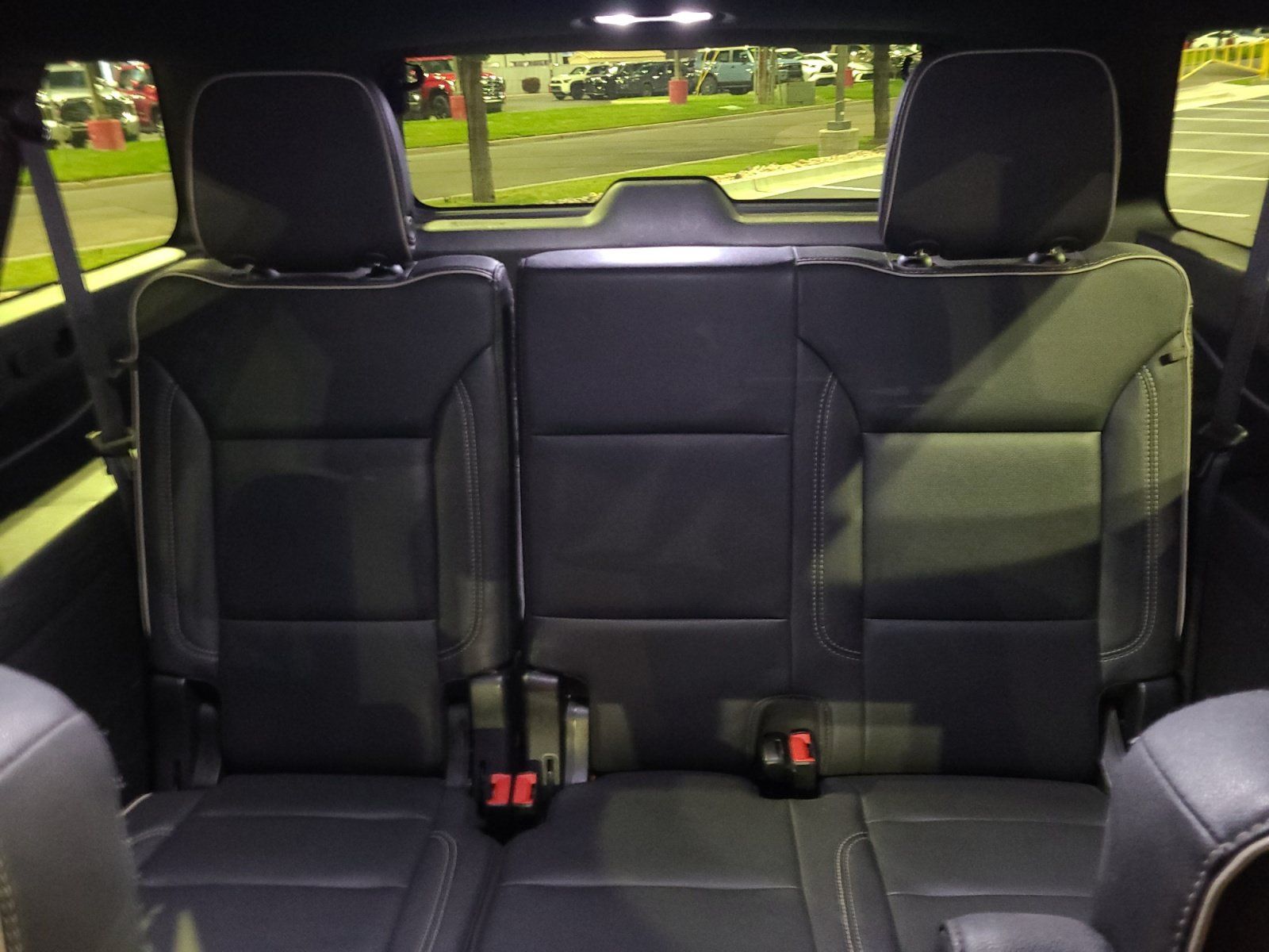 Used 2023 Chevrolet Suburban Premier AWD/4WD image 18