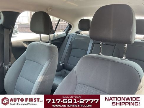 Used 2018 Chevrolet Cruze LT w/ Convenience Package FWD image 8