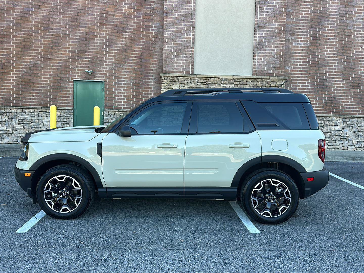 Certified 2025 Ford Bronco Sport Outer Banks AWD/4WD image 2