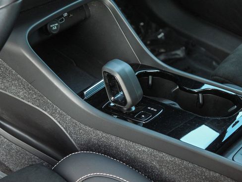 Used 2023 Volvo C40 P8 Recharge Plus w/ Protection Package Premier AWD/4WD image 20