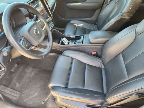 Used 2024 Volvo XC40 B5 Plus w/ Climate Package image 12