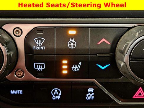 Used 2021 Jeep Wrangler Unlimited Rubicon w/ Cold Weather Group AWD/4WD image 18