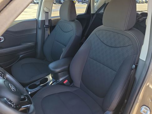 Used 2019 Kia Soul image 14
