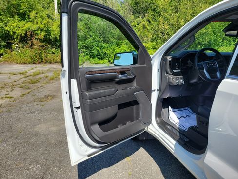 Used 2024 GMC Sierra 1500 SLE w/ LPO, GMC Protection Package AWD/4WD image 15