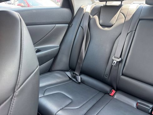 Used 2025 Hyundai Elantra Limited FWD image 40