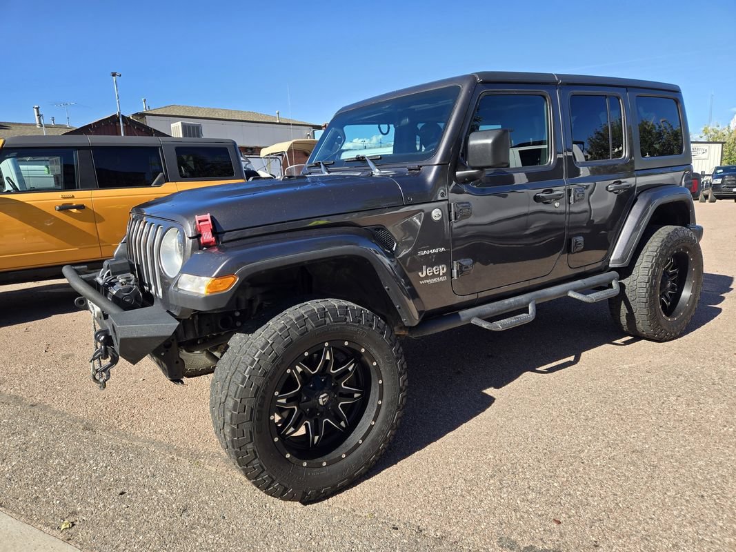 Used 2019 Jeep Wrangler Unlimited Sahara AWD/4WD image 4