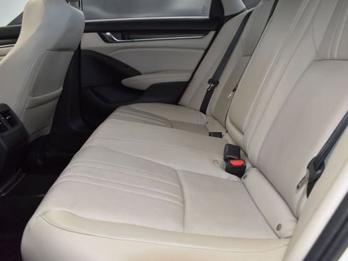 Used 2018 Honda Accord Touring image 16