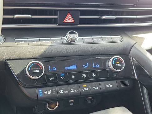 Certified 2023 Hyundai Elantra Limited FWD image 13