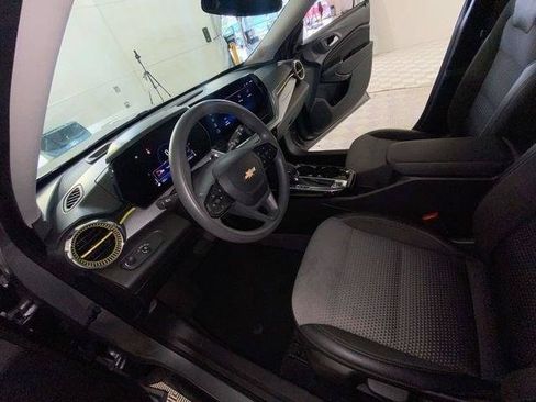Used 2025 Chevrolet Trax LT FWD image 31