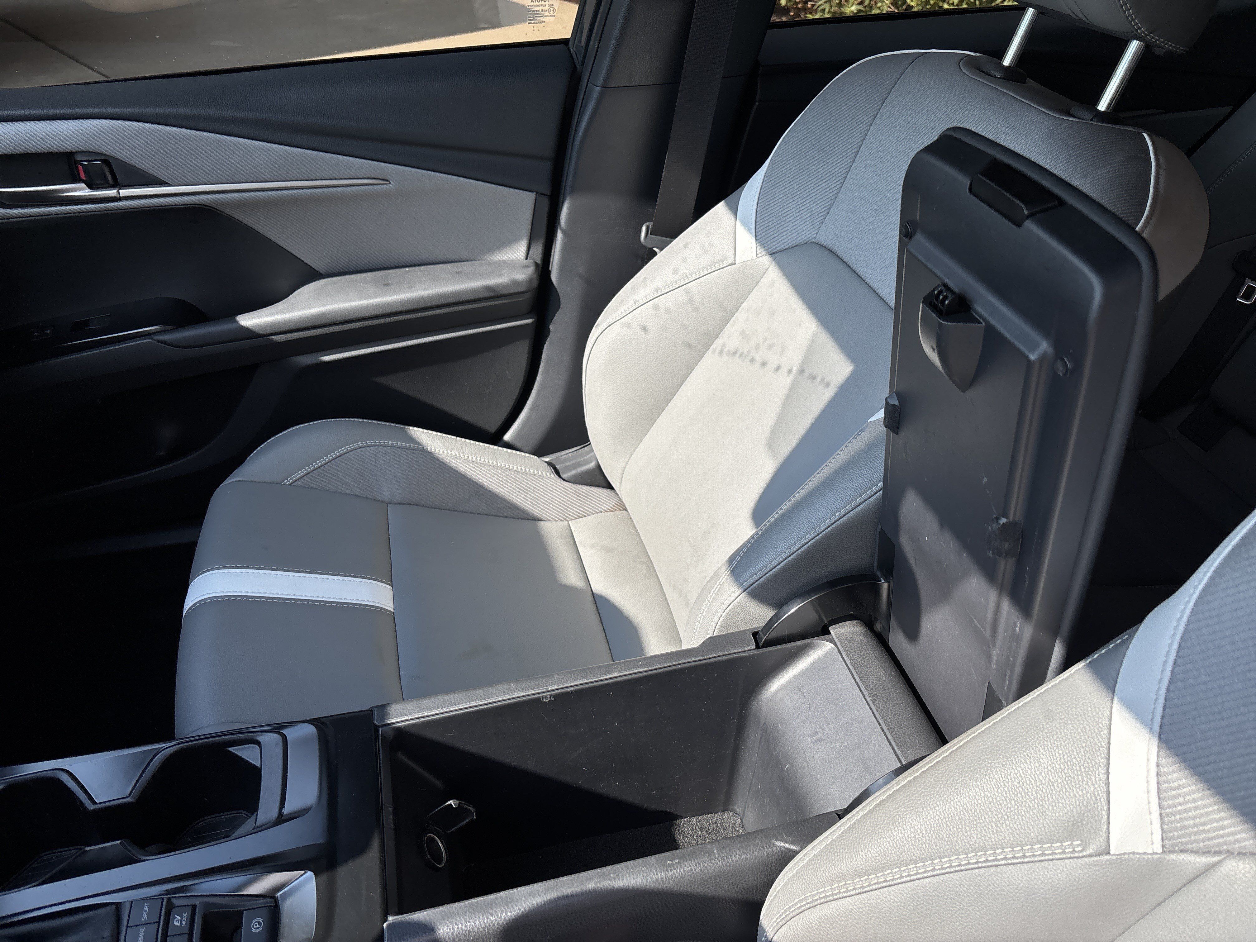 Used 2025 Toyota Camry SE FWD image 25