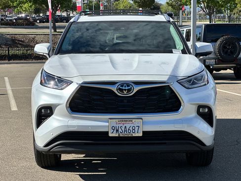 Certified 2026 Toyota Highlander Limited image 10