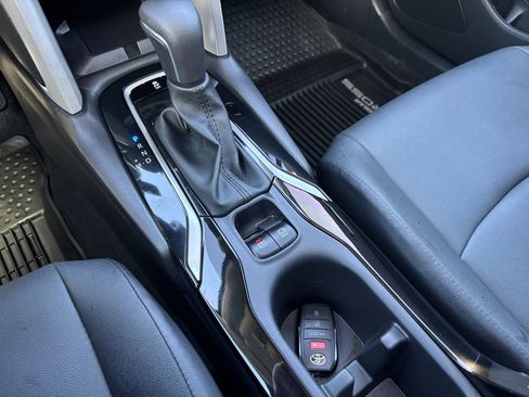 Used 2025 Toyota Corolla Cross XLE w/ Convenience Package image 19