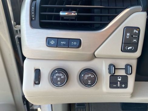 Used 2017 GMC Yukon Denali w/ Open Road Package image 21