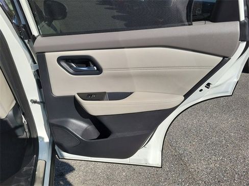 Used 2023 Nissan Rogue SL w/ SL Premium Package image 33