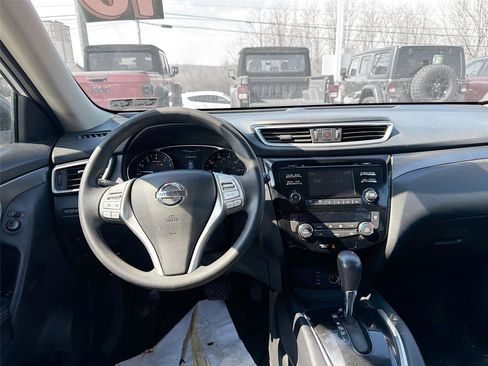 Used 2016 Nissan Rogue SV image 21