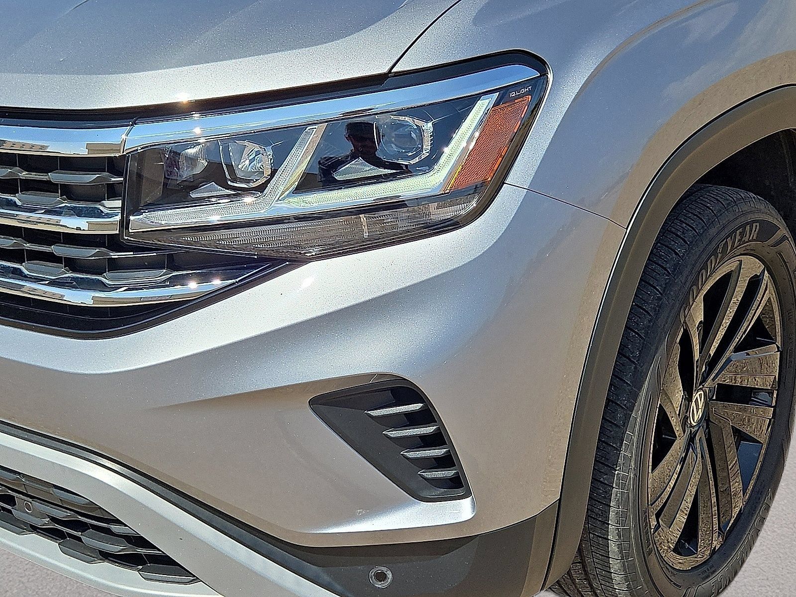 Used 2023 Volkswagen Atlas Cross Sport SE w/ Panoramic Sunroof Package FWD image 9