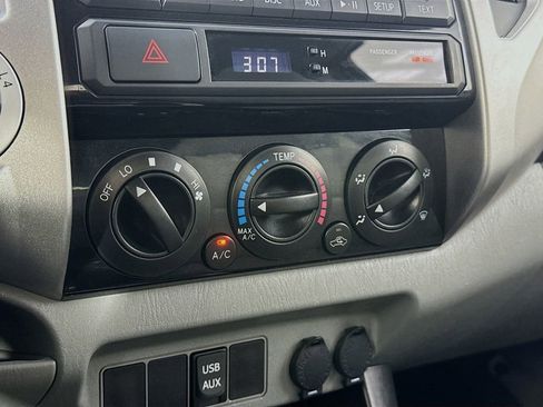 Used 2012 Toyota Tacoma 4x4 Access Cab V6 w/ SR5 Pkg image 18