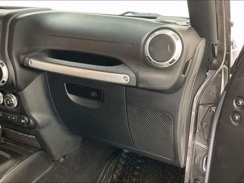 Used 2016 Jeep Wrangler Unlimited Rubicon AWD/4WD image 16