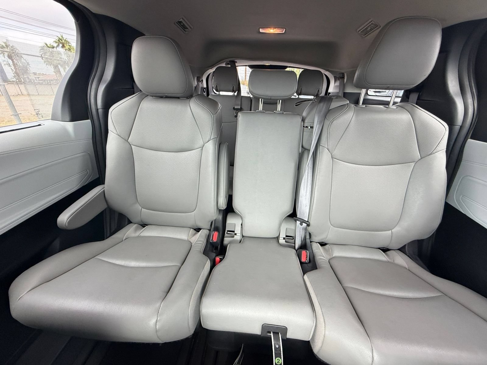 Used 2025 Toyota Sienna XLE FWD image 39