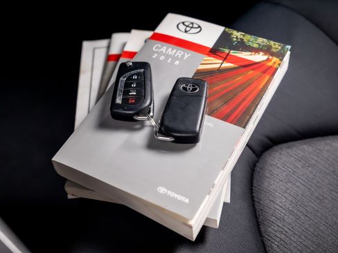 Used 2018 Toyota Camry LE image 31