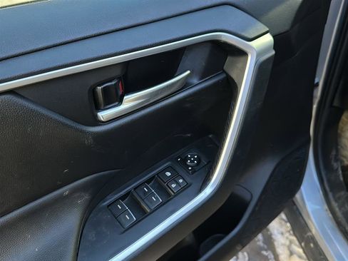 Used 2025 Toyota RAV4 XLE image 17