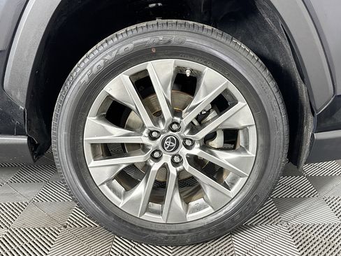 Used 2019 Toyota RAV4 XLE Premium image 31