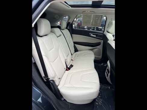 Used 2023 Ford Edge Titanium AWD/4WD image 16