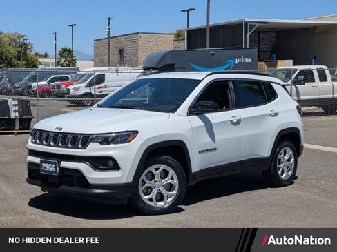 Used 2024 Jeep Compass Latitude AWD/4WD image 1