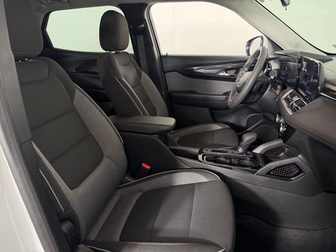 Used 2025 Chevrolet TrailBlazer LT AWD/4WD image 30