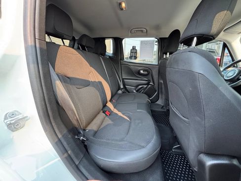 Used 2023 Jeep Renegade Latitude AWD/4WD image 21